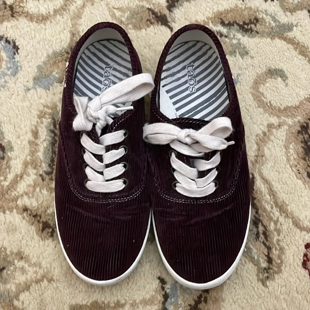 Taos Footwear Women's Burgundy Casual Sneakers